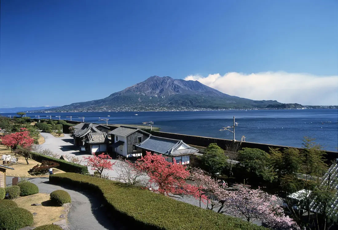 Suizenji Garden: Enjoy the serene beauty of this classic Japanese landscape garden in Kumamoto.