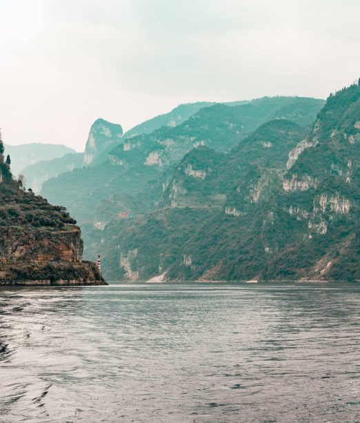 China travel tours with MW Tours: Tree Gorges River