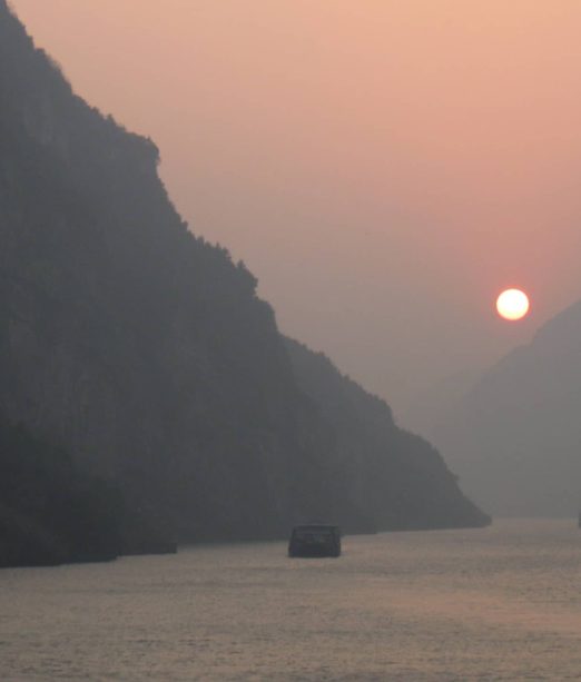 China travel tours with MW Tours: Three Gorges, Yangtze River, China